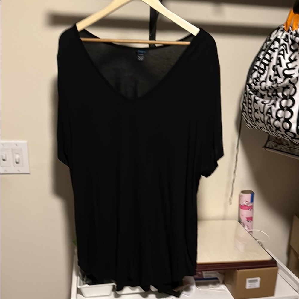 Rue + 3 XL Black V-Neck Women's Top